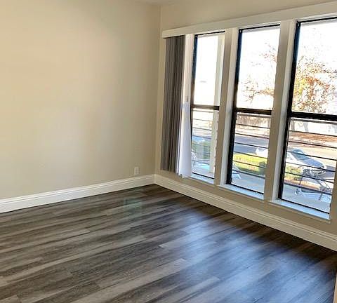 3rd image of 31 W Lincoln Ave APT D