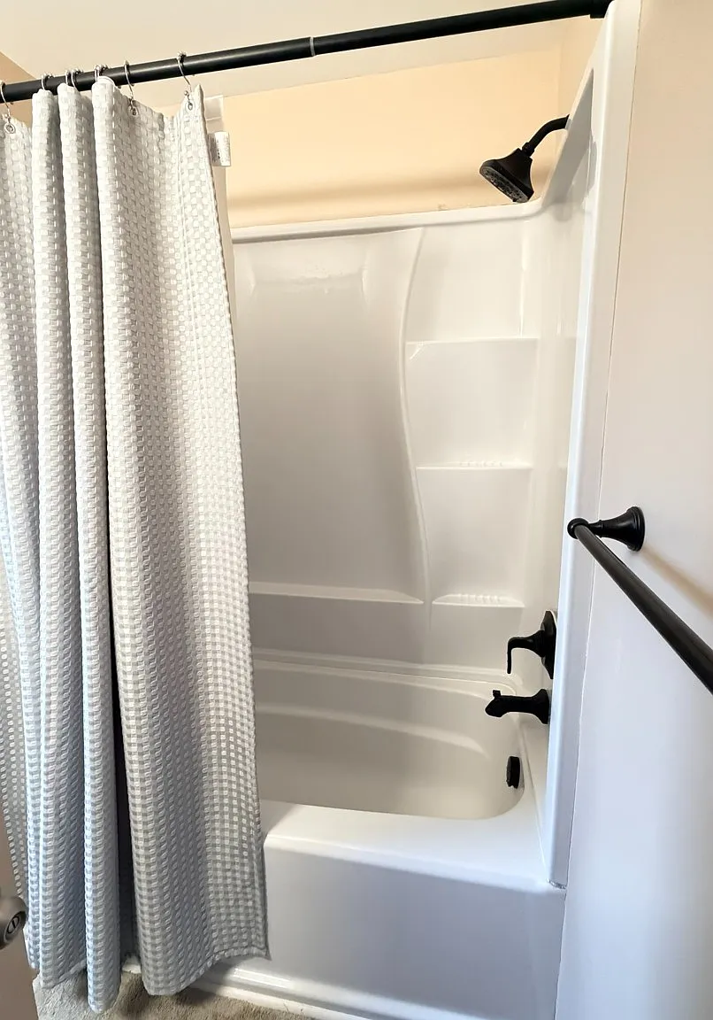 6 bed, 2640 sqft, $850 — Photo 4