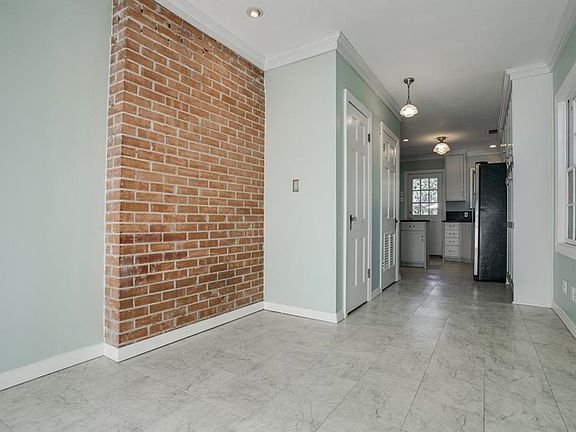 4th image of 9421 Northcliff Dr