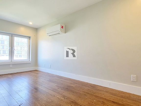 4th image of 241 Suydam St #4L