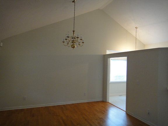 4th image of 123 Orchard Park Dr