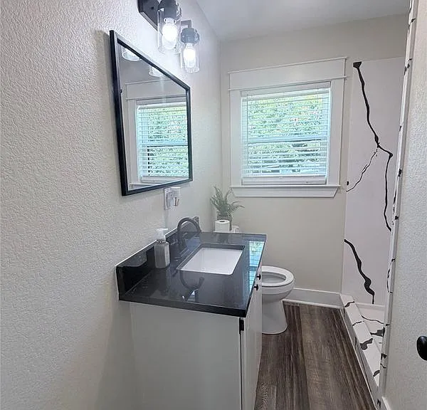1512 Lexington St — Photo 6