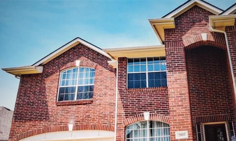 1st image of 2802 Park Springs Ln