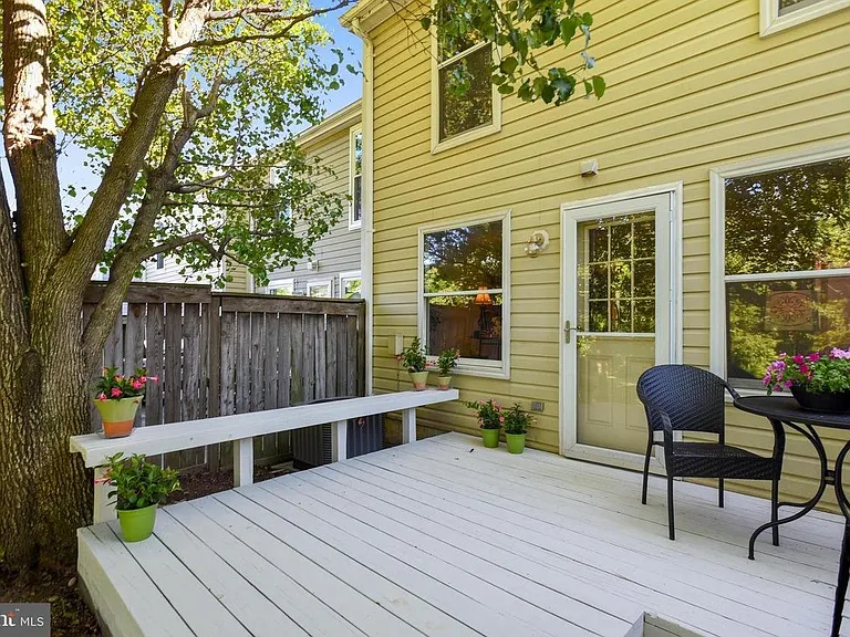 22382 Stablehouse Dr — Photo 14
