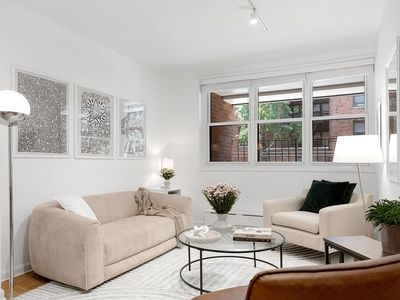 63 E 9th St APT 2R, New York, NY, 10003