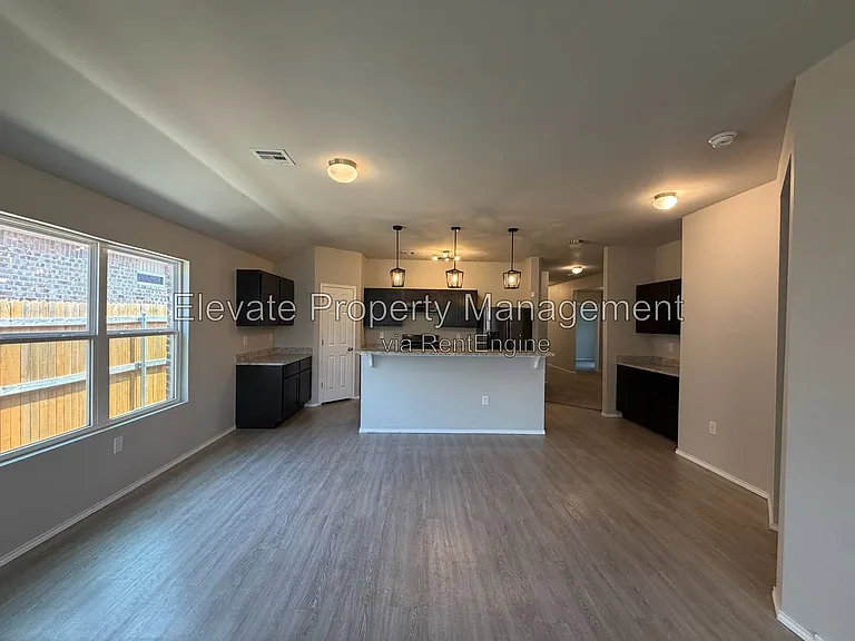 11729 NW 100th St — Photo 5