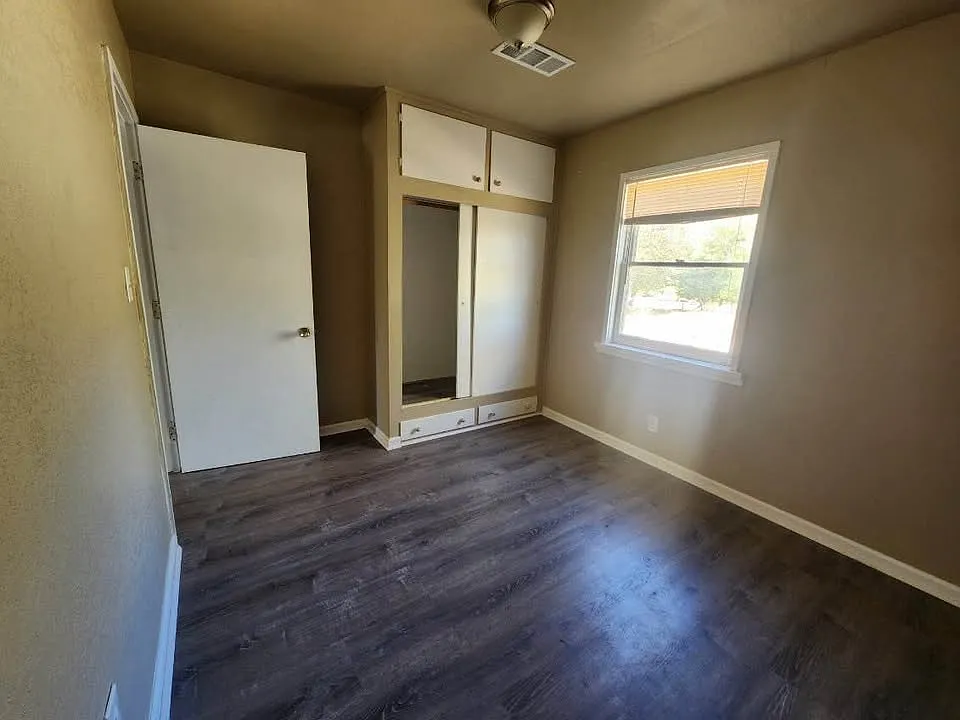 3 bed, 1200 sqft, $1,550 — Photo 2