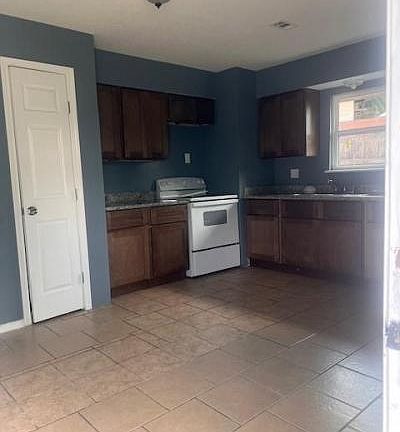 3rd image of 1309 Cambridge Dr