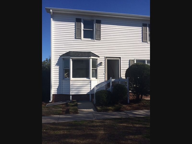 1st image of 136 Oakmont Dr APT 1