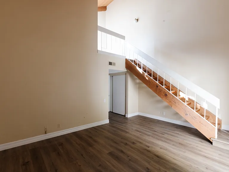10933 Wellworth Ave #4 — Photo 30