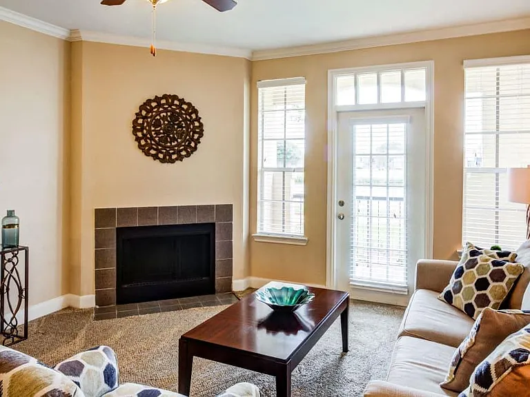 Signature Point Apartment Homes — Photo 15