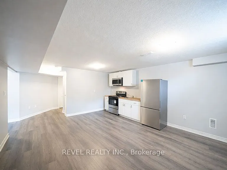31 Mair Ave #LOWER — Photo 6