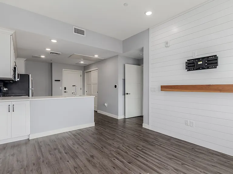 475 N 9th St #303 — Photo 10