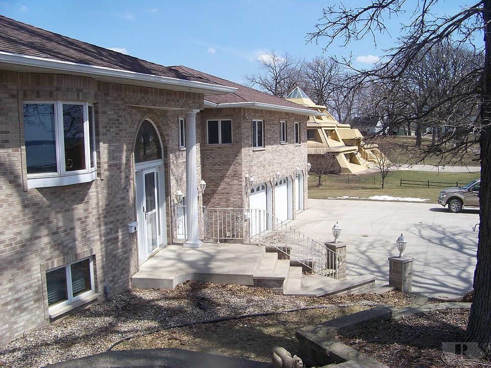 1st image of 1116 N Shore Dr