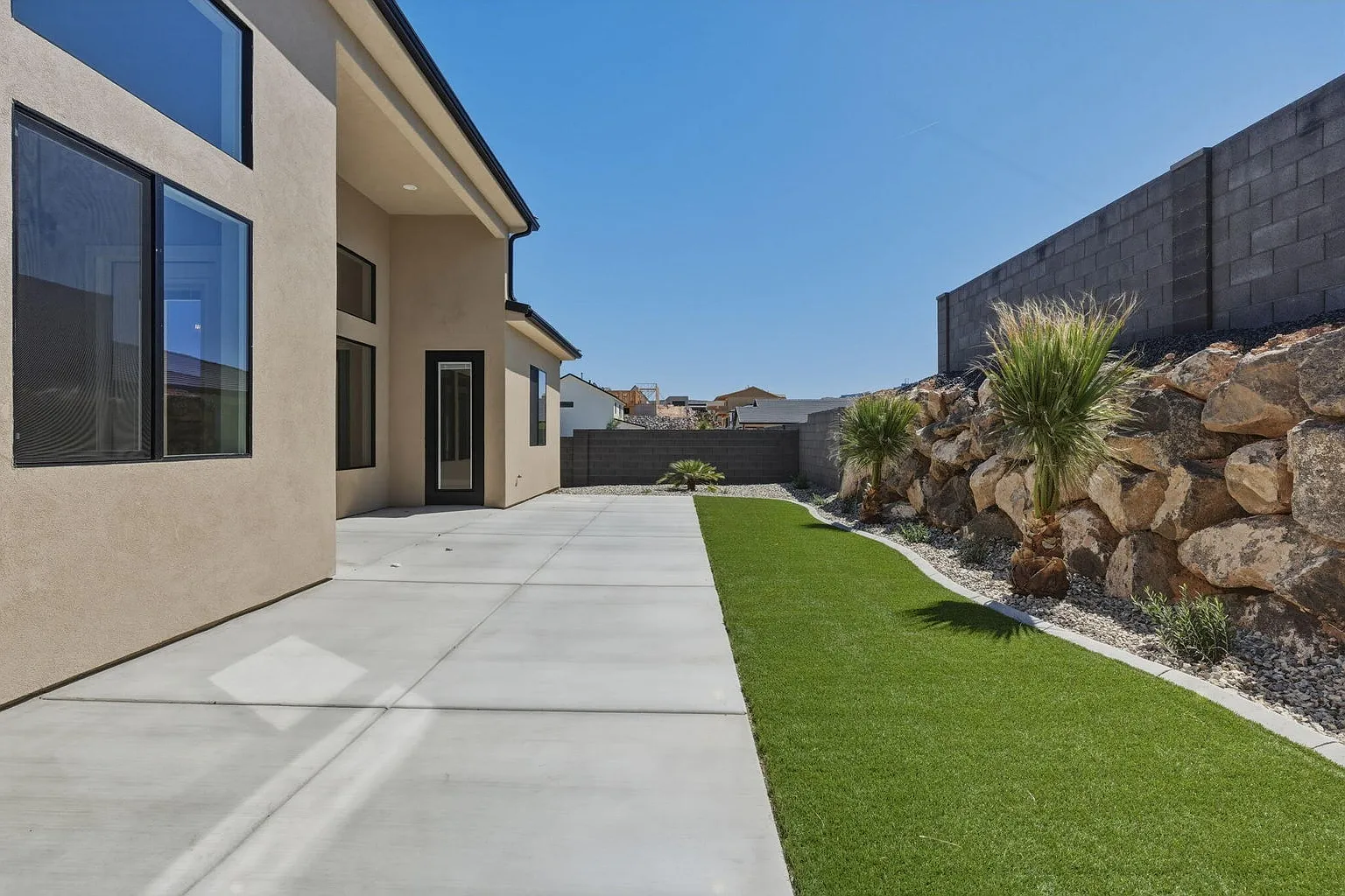 Beeautiful new Senic Pointe home — Photo 3