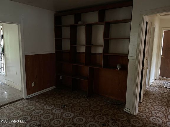 3rd image of 1110 Maria Dr