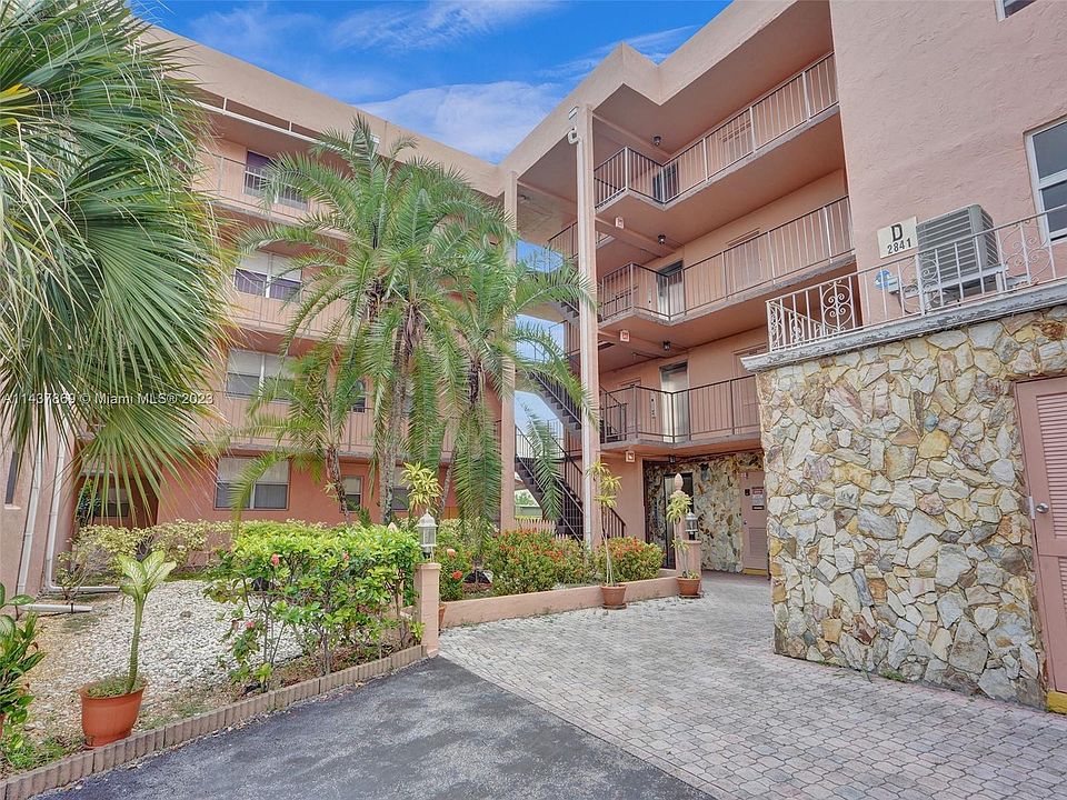1st image of 2841 Somerset Dr APT 216