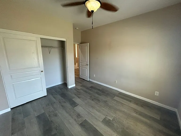 814 W James Ct — Photo 18