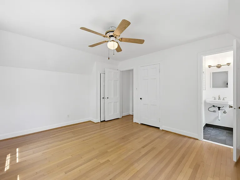 4453 S Dakota Ave NE — Photo 18
