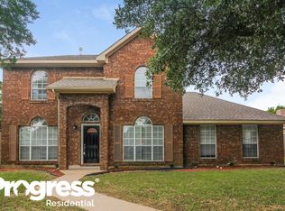 425 Raintree Cir, Desoto, TX 75115