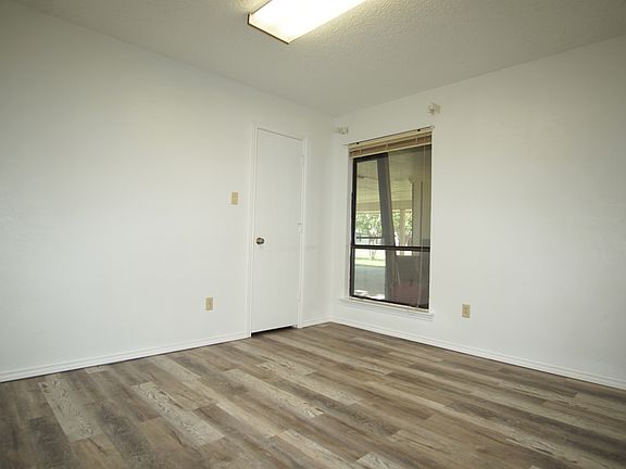 4th image of 1406 Nadine Ln