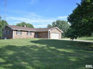 8 Quail Ln, Jacksonville, IL 62650
