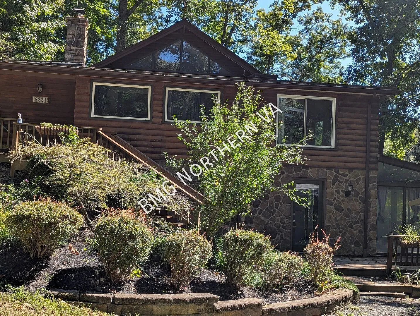 Unique 2 Bed 2 Bath Lake House With Private Floating Dock In Lake Jackson Hills — Photo 1