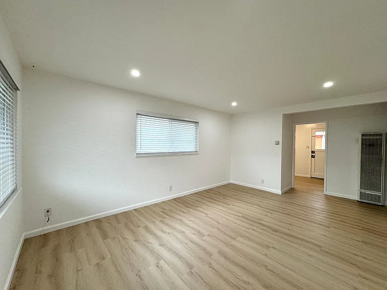 994 Karol Way #C — Photo 8