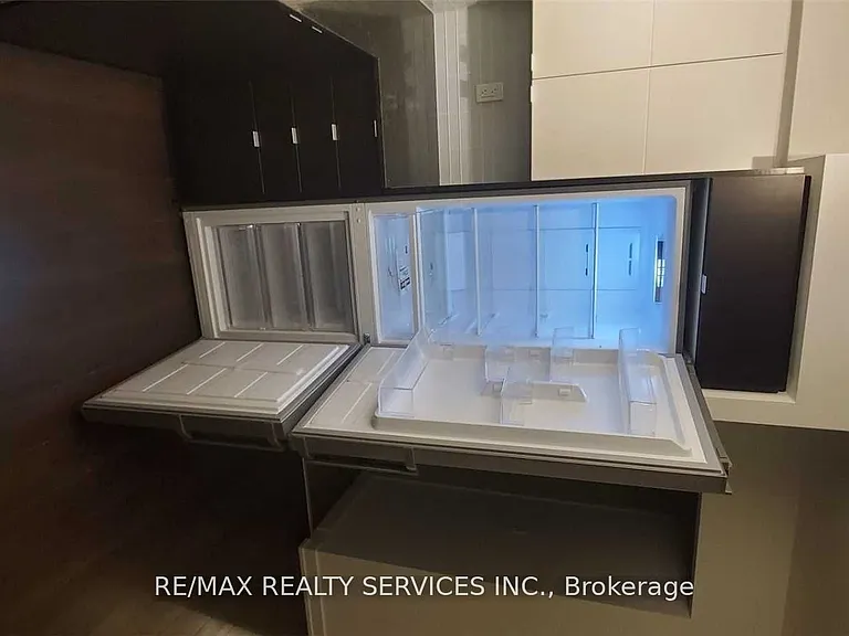 120 Varna Dr #906 — Photo 11