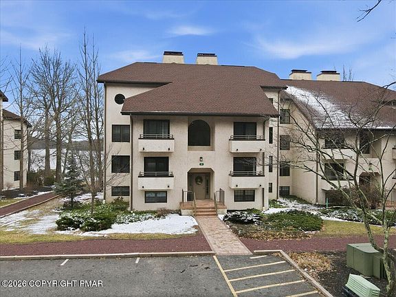 4th image of 29 Midlake Dr #202E