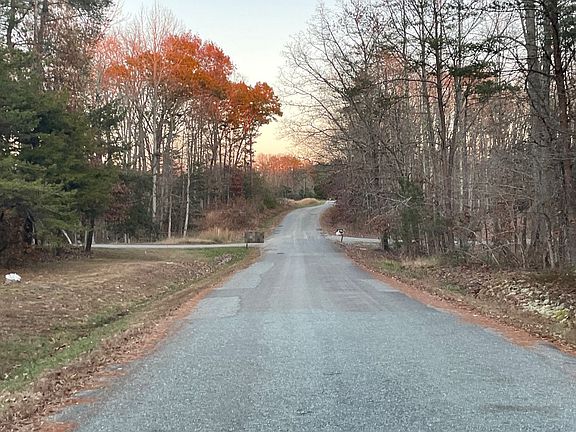 4th image of 3740 Robinson Rd