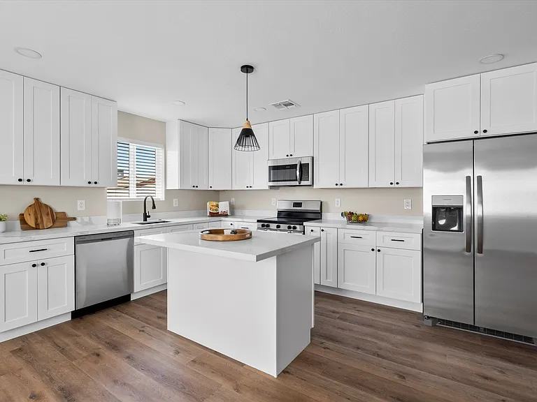 2551 E Broadway Rd — Photo 11