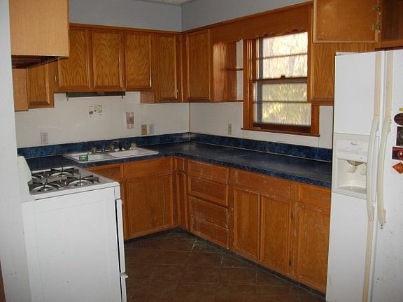 4th image of 3 Powhatan Dr