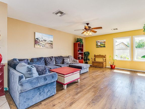 3rd image of 2523 E Glade Ave