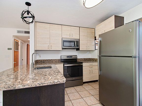 3rd image of 378-380 Woodland Ave