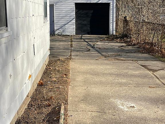 2nd image of 5154 Hereford St