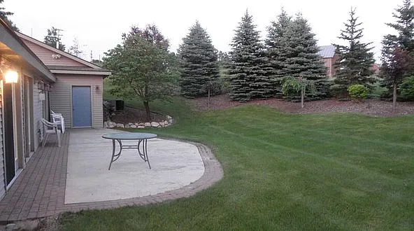 2670 Green Meadows Dr — Photo 9
