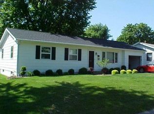 1215 Meadow Lane Dr, Bettendorf, IA 52722
