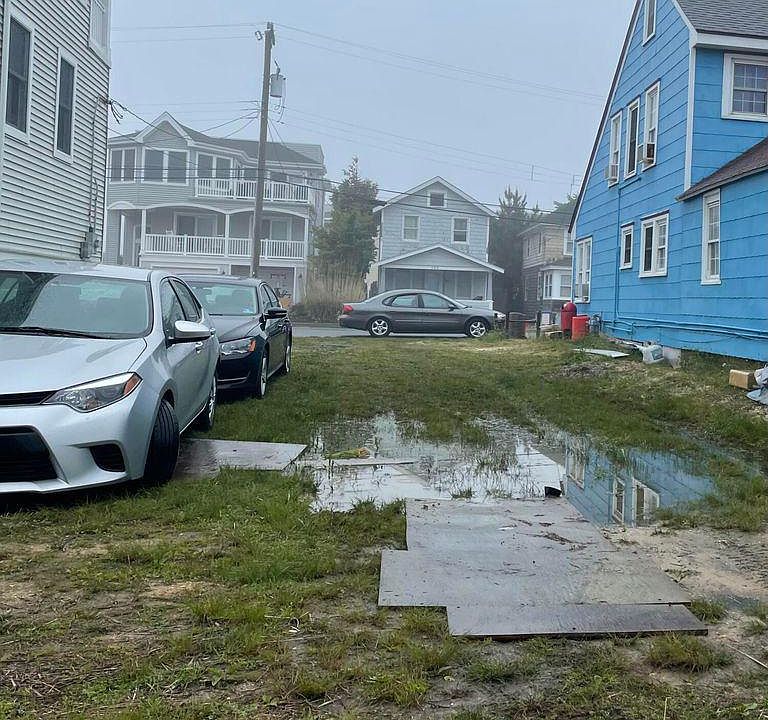 2nd image of 105 E Ship Bottom Ave