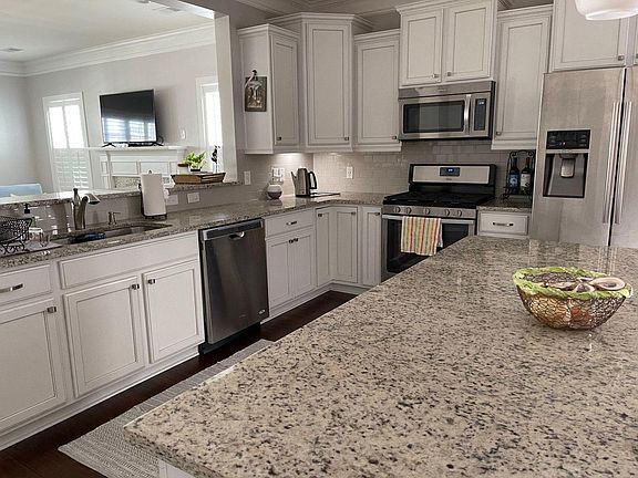 5th image of 207 Comiskey Park Cir
