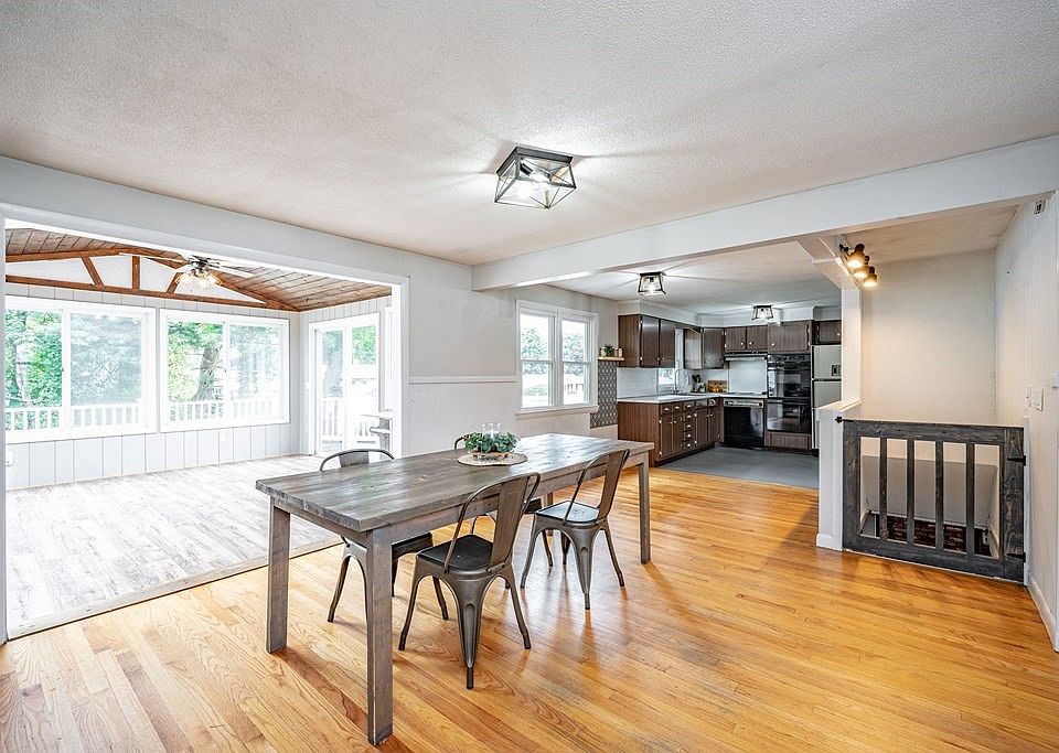 4 Moreau Ct, Chicopee, MA 01020 Zillow