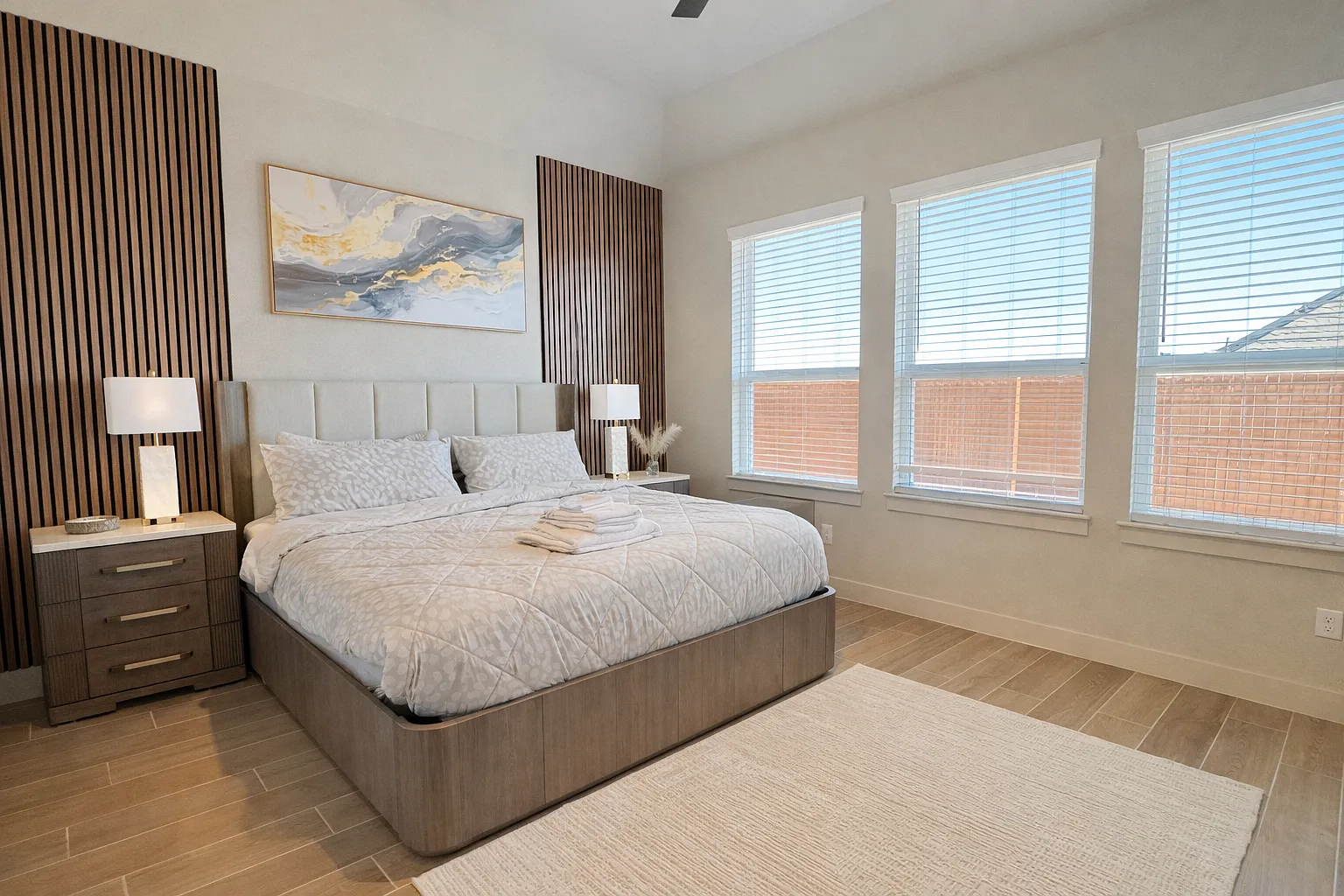 4 bed, 3.5 bath, 2700 sqft, $3,999 — Photo 4