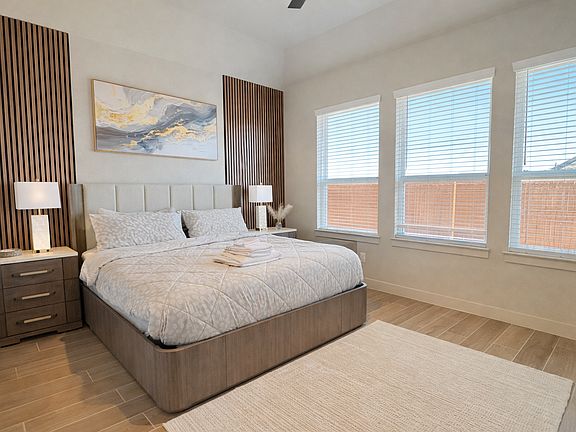 4th image of 275 Ginger St