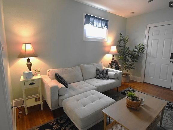 4th image of 2475 Indianola Ave