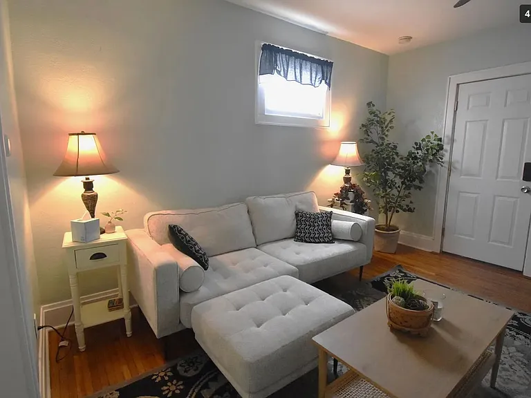 2475 Indianola Ave — Photo 4