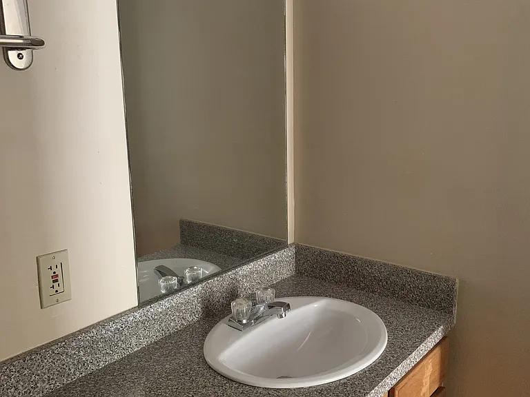 347 S Upper St #18 — Photo 1
