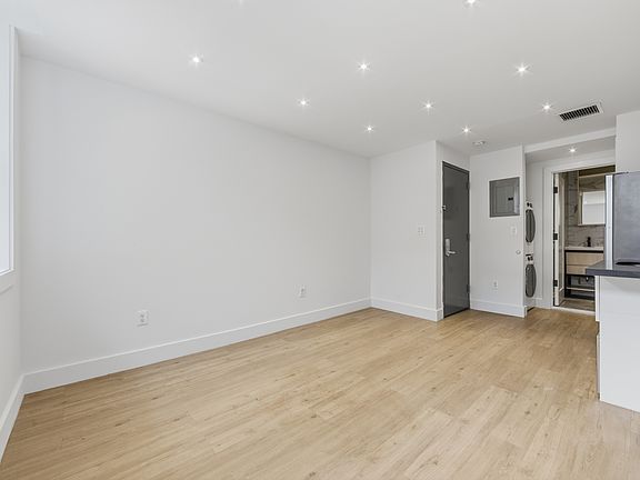 3rd image of 207 E 4th St #B2