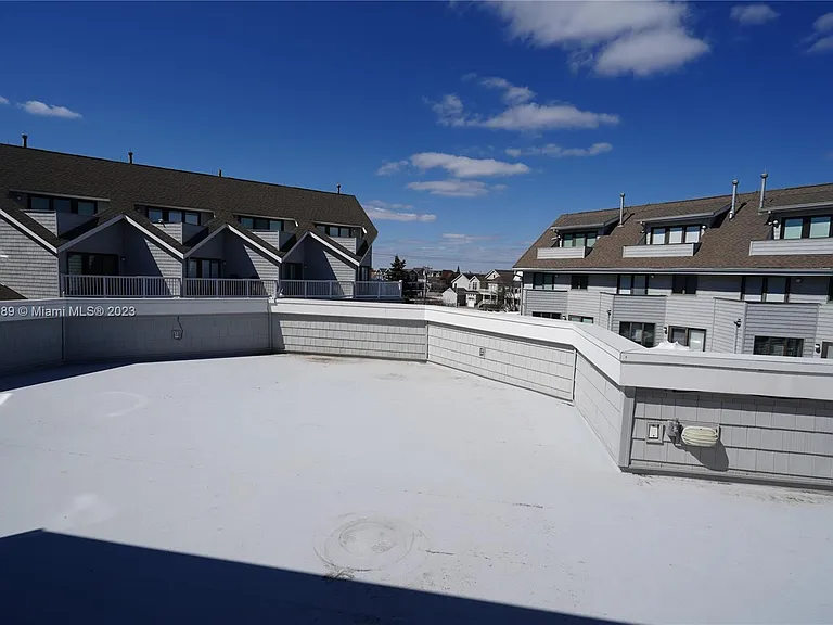 900 Ocean Ave #108 — Photo 29