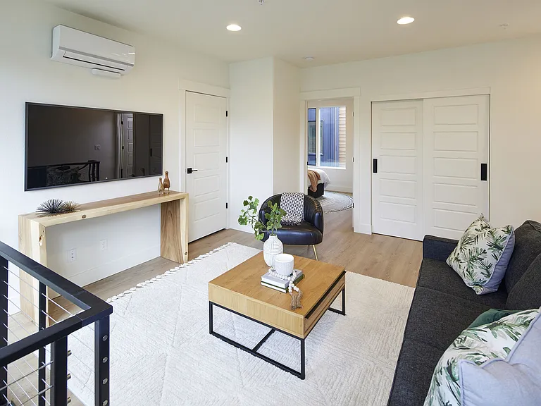 140 NE Sacramento St — Photo 37