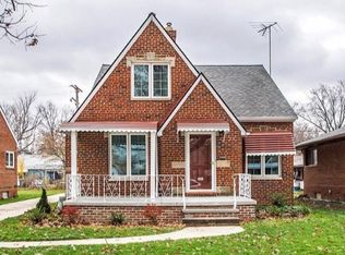 15601 Fischer Rd, Cleveland, OH 44111